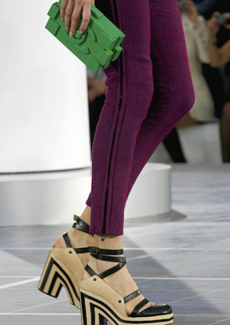 bicolore-chanel-shoes-emblematic-icon.png