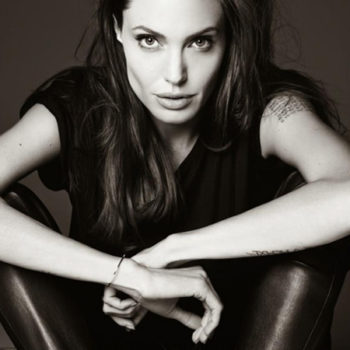 angelina-jolie-en-pantalon-en-cuir-saint.jpg