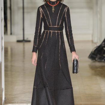 defile-valentino-automne-hiver-2017-2018-paris-look-52.jpg