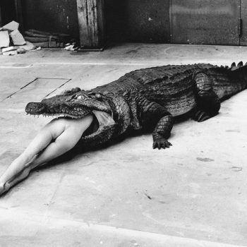 Guy Bourdin Et Helmut Newton, Le Bizarre Dans La Photographie De Mode