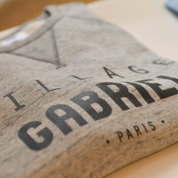 Entre Maison Gabriel et Village Paris : Une Collaboration Exclusive Autour De Classiques