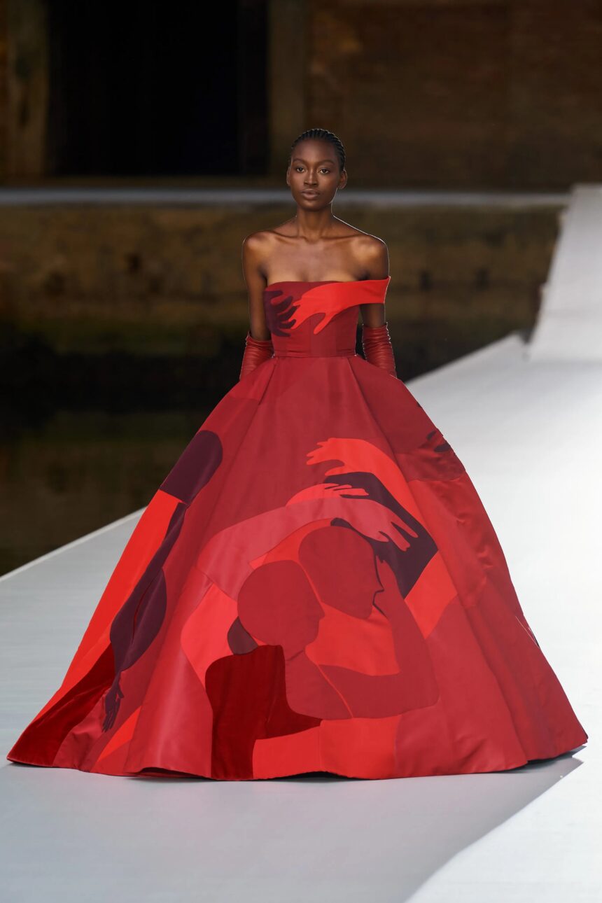 Haute Couture Valentino 2021: La Flamboyance Du Rouge Emblématique…