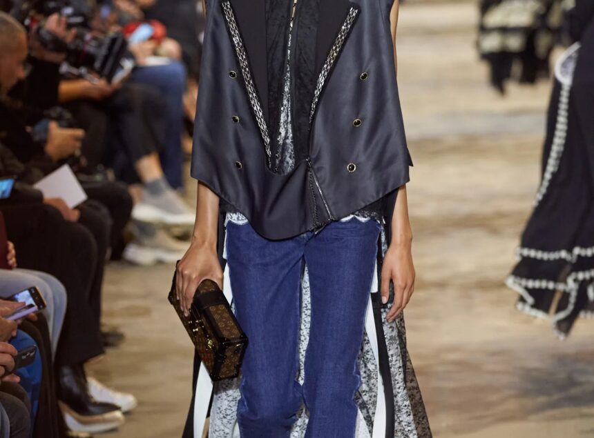 00010-LouisVuitton-Spring-22-Paris-credit-gorunway.jpg-2 Louis Vuitton Monogram: Le Bal Du Temps du PE 2022