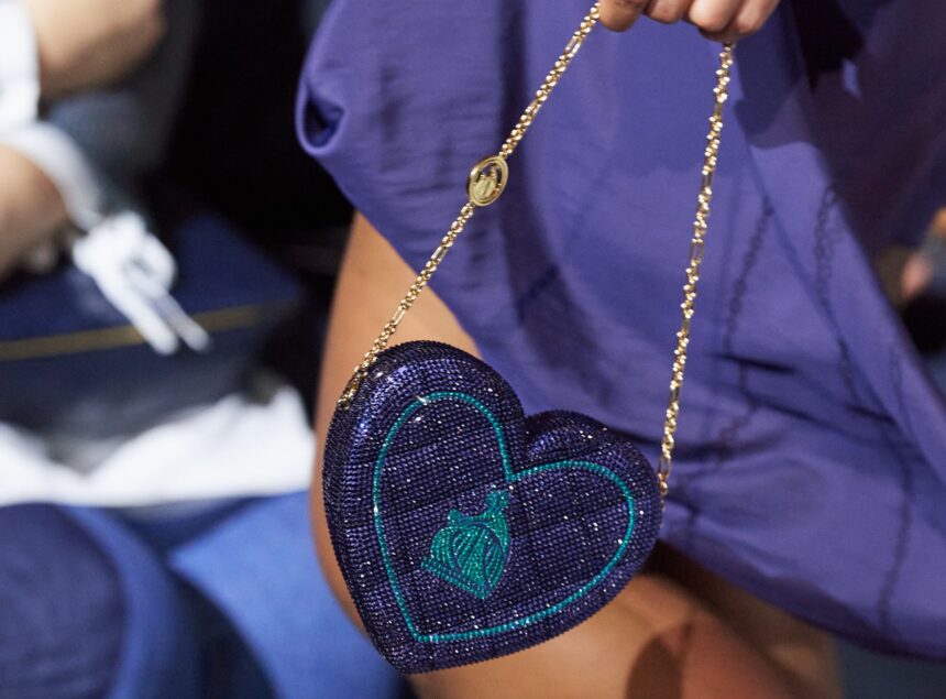 00037-Lanvin-RTW-Spring-22-Paris-details-credit-Gorunway Lanvin Logo: A Pop Revival For SS 2022