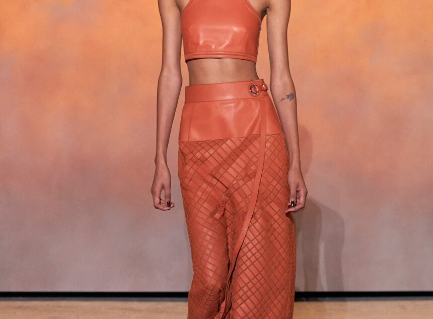 00052-Hermes-Spring-22-RTW-Paris-credit-Gorunway Hermès Orange On Exquisite Leather For SS 2022