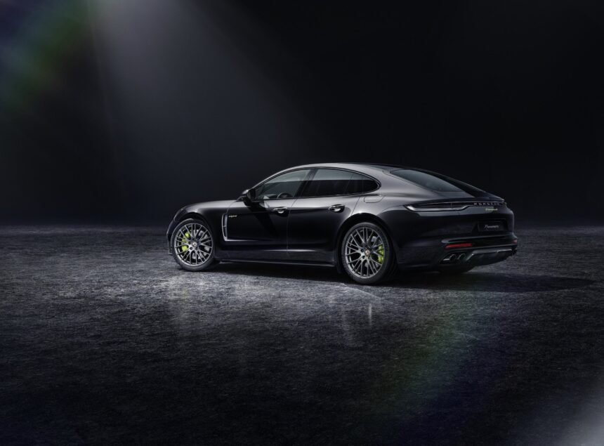 S21_5327_fine Porsche Panamera Couverture