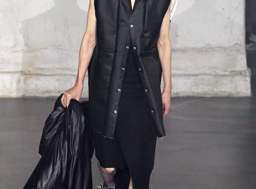 00026-Rick-Owens-Mens-Fall-22-Paris-credit-Filippo-Fior-GoRunway Black by Rick Owens: Meta-wear for F/W 22