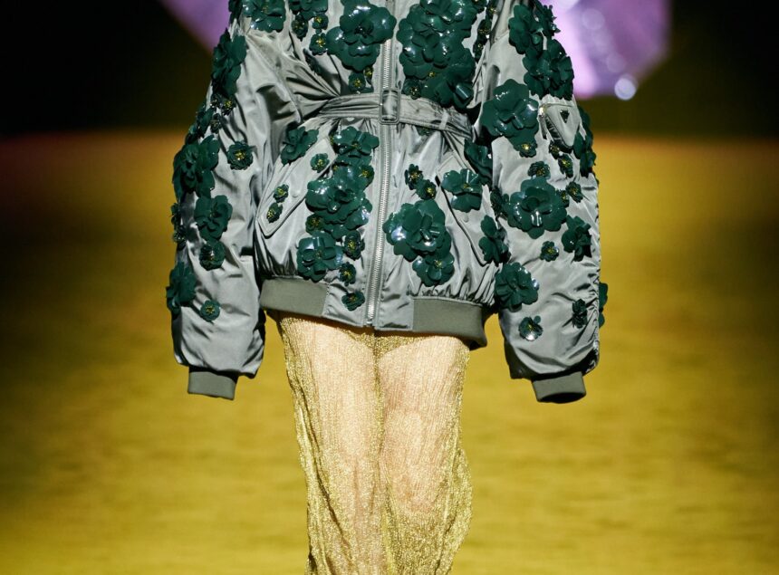 00016-prada-fall-2022-ready-to-wear-milan-credit-alessandro-lucioni-gorunway Pocono, Logo And Geek Chic Prada FW 2022