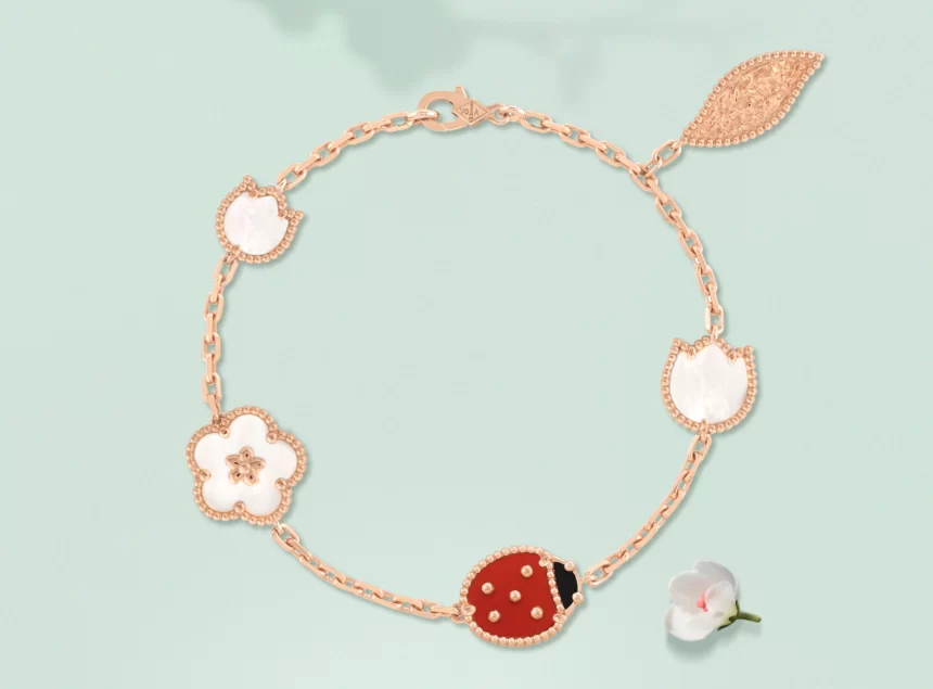 van-cleef-arpels-Lucky-Spring-Russie-page-collection-carrousel-produit-02-2760-2760 Van Cleef & Arpels: The Lucky Spring Collection