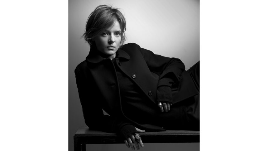 INTERVIEW : Priscilla Royer, DA de Maison Michel Nous Transporte dans l&rsquo;Univers de l&rsquo;Accessoire de Tête