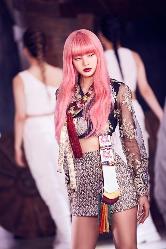 Lisa de Blackpink style look