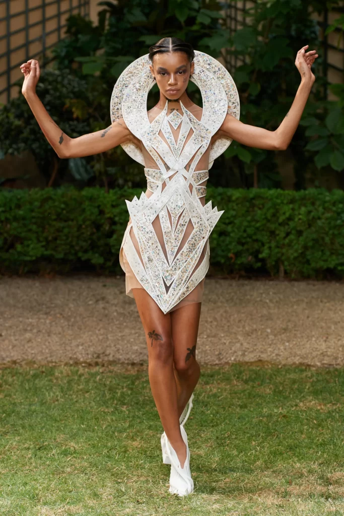Paris Haute Couture Hiver 2023 : Jour 1 Iris haute couture