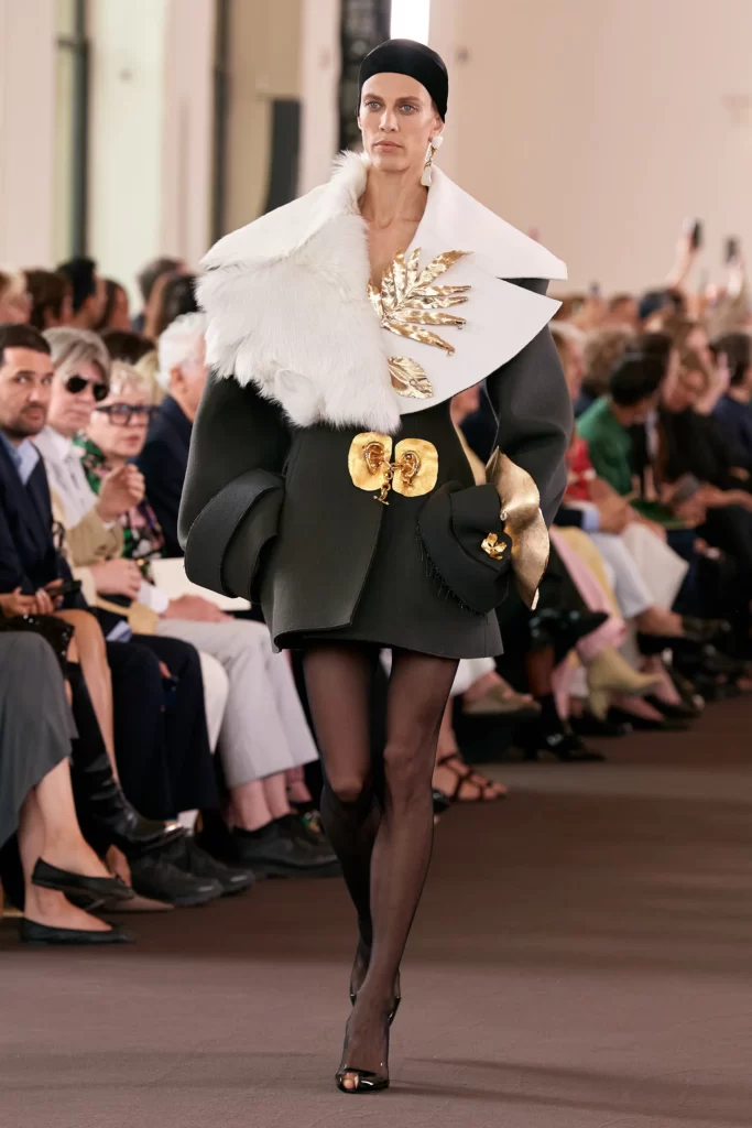 Paris Haute Couture Hiver 2023 : Jour 1 schiaparelli haute couture
