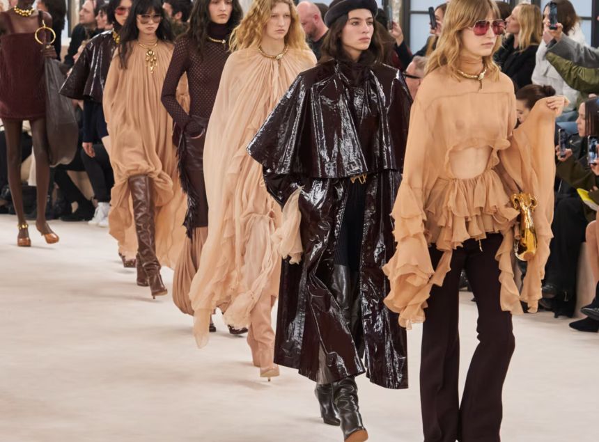 Fashion Week Hiver 2024 : Les Codes Et Icônes Des Maisons Emblématiques 