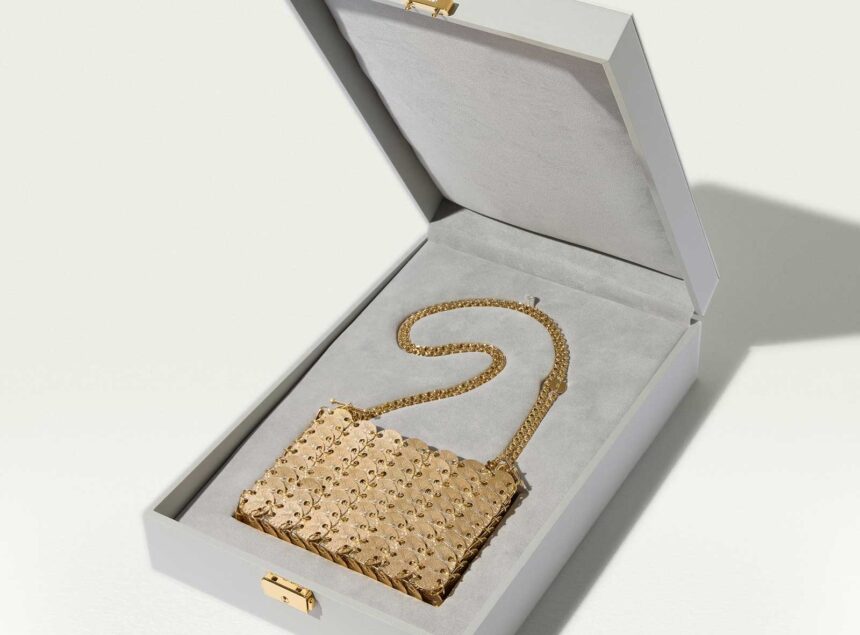 Rabanne et Arthus Bertrand Réinventent l’Iconique Sac 1969