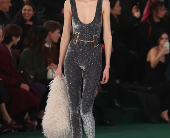 le-defile-gucci-automne-hiver-2025-2026-fashion-week-milan17-1 Milan Fashion Week : Quand Les Maisons Iconiques Réinventent Leurs Codes
