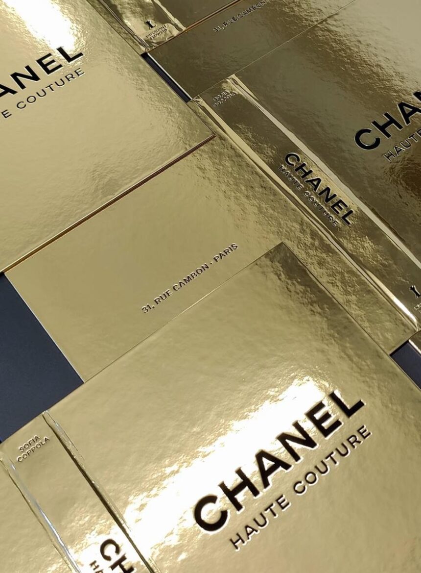 875-875-chanel-haute-couture-sofia-coppola_4601aafc8383a37303676bcdaf9e78ec Sofia Coppola : Le Livre-objet pour Chanel Haute Couture