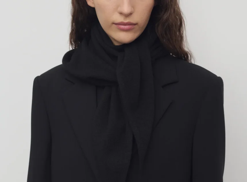 L’Art du Triangle : 10 Petites Echarpes A Adopter