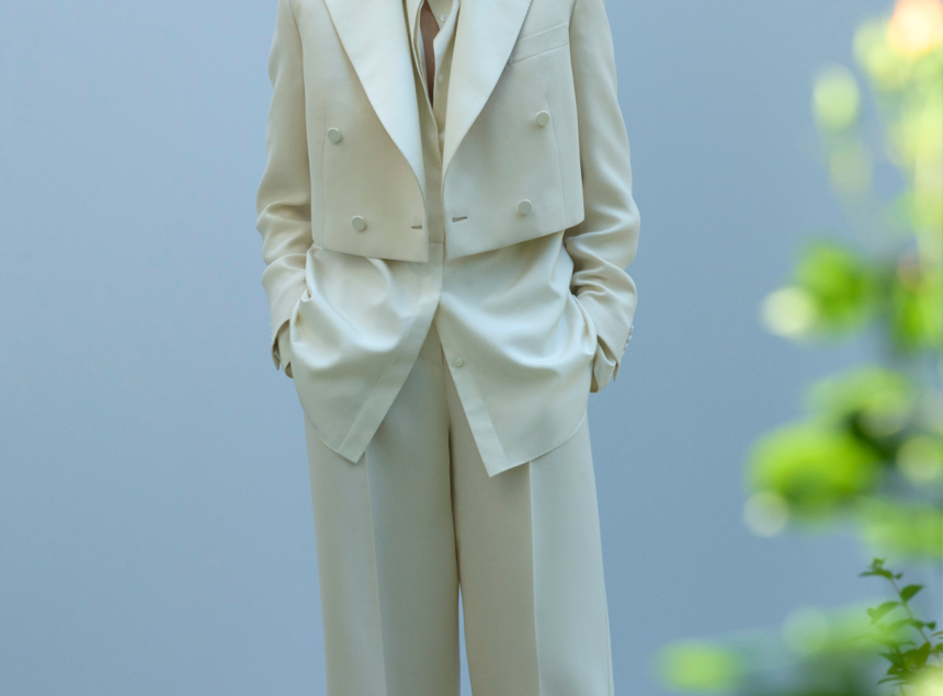 À Paris, le Tailleur Féminin Renaît Comme une Icône