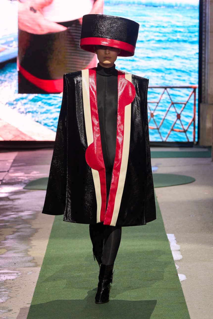 Photo: Carlo Scarpato / Gorunway.com Pierre Cardin Imagine Venise 2059