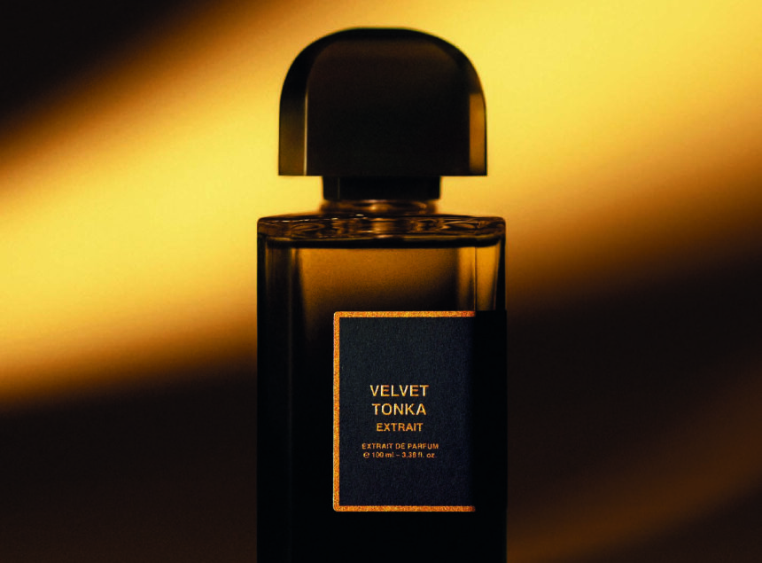 bdk-03-00-Im0 Flacon Velvet Tonka Extrait de BDK Parfums dans une lumière ambrée