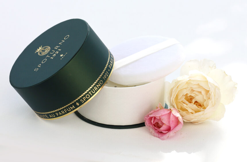 Spoturno 1921 : la poudre de beauté comme rituel parfumé
