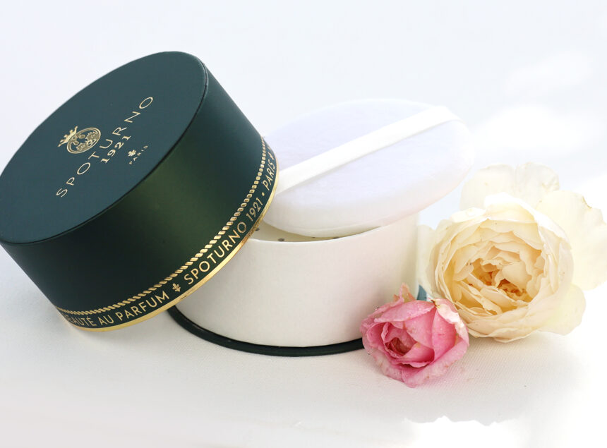 o.wVz2uu2KMla Spoturno 1921 : la poudre de beauté comme rituel parfumé