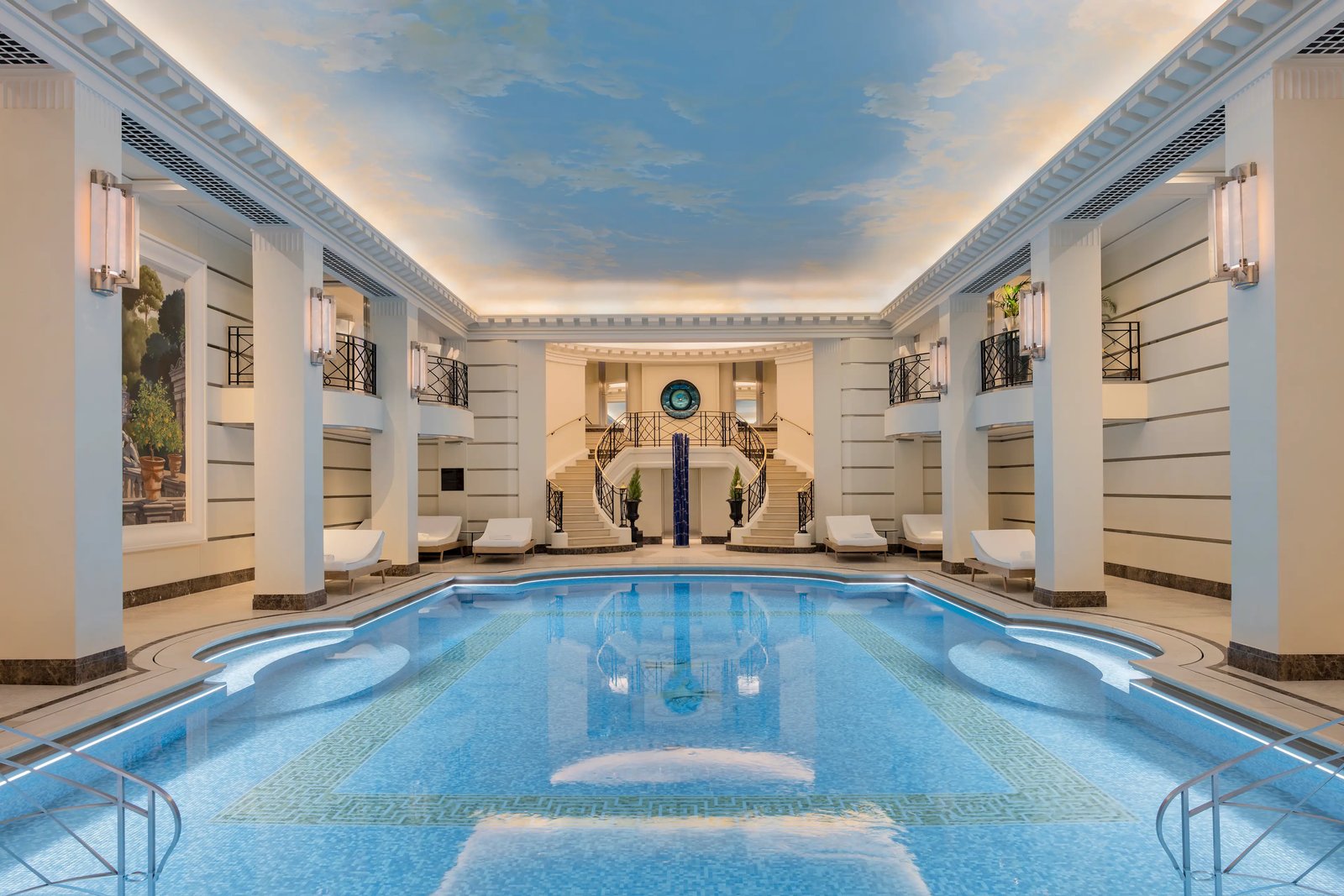 Piscine intérieure du Ritz Club & Spa, spa de luxe à Paris place Vendôme