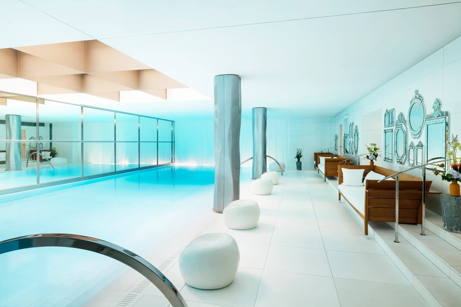 Piscine du spa My Blend by Clarins au Royal Monceau Raffles Paris, spa de luxe