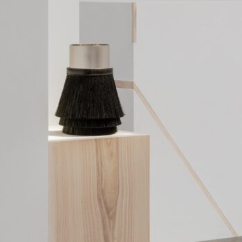Objet Hermès en métal martelé et crin, collection automne-hiver 2026