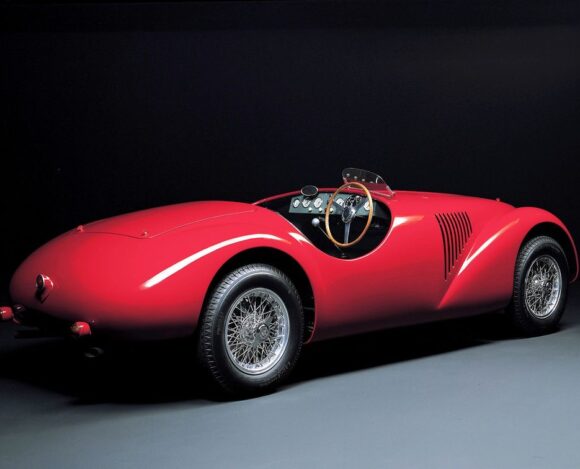 Ferrari Depuis 1947 : Les Modèles Iconiques Qui Ont Façonné La Maison De Maranello Ferrari 125 S de 1947, première voiture portant le nom Ferrari, vue trois quarts avant