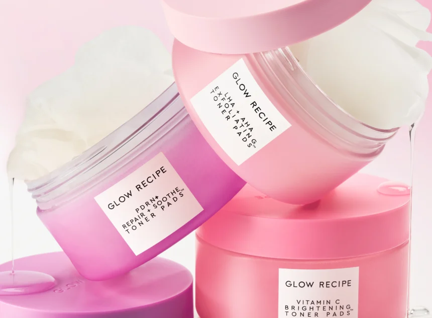 tonerpads__s5_0497-lefttexturedrip_R11_1x1_d7d3bfce-e60a-456e-bd6b-ccf55b9facb5 Glow Recipe Toner Pads : Trois Disques De Soin Pour Réveiller L’Éclat De La Peau