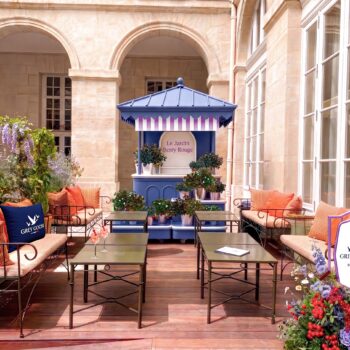 Le Jardin Berry Rouge, installation botanique Grey Goose sur la terrasse de Mimosa à Paris