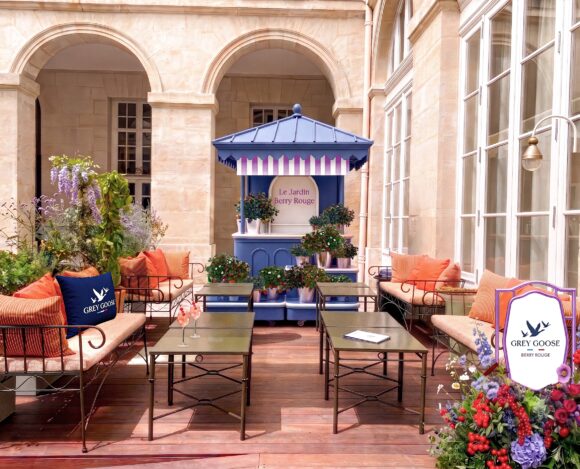 Le Jardin Berry Rouge, installation botanique Grey Goose sur la terrasse de Mimosa à Paris