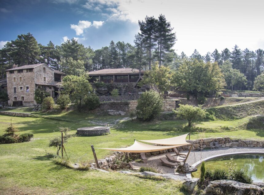 Le Domaine du Taillé et ses bassins dans la nature ardéchoise Le Domaine du Taillé et ses bassins dans la nature ardéchoise