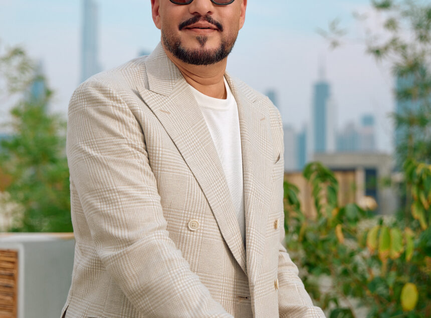 Abdulla Ajmal — Portrait Portrait d’Abdulla Ajmal, dirigeant de la maison Ajmal Dubai